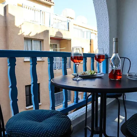 Alex's Vacation - 100m From The - 6 Guests Paphos